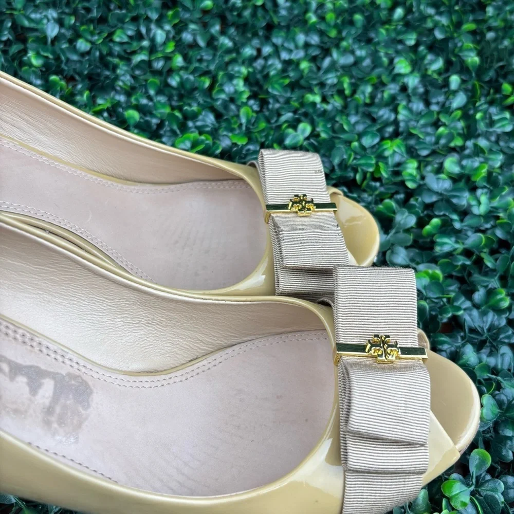TORY BURCH TRUDY PEED-TOP WEDGE PUPMS PATENT LEATHER SIZE 9.5 Woman